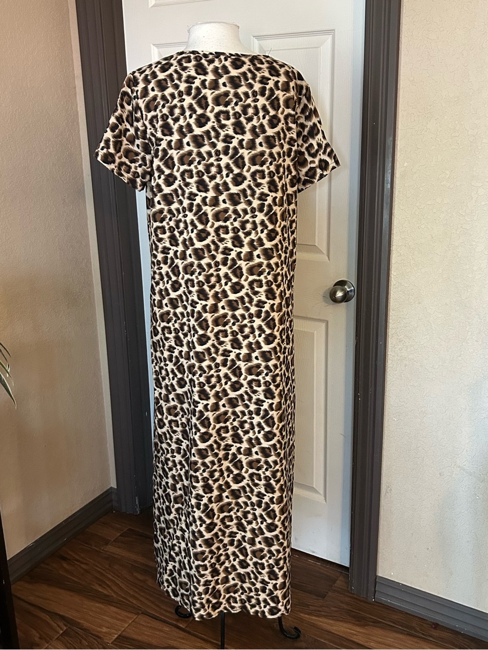 Leopard Print T-Shirt Maxi Dress - Picture 5 of 5